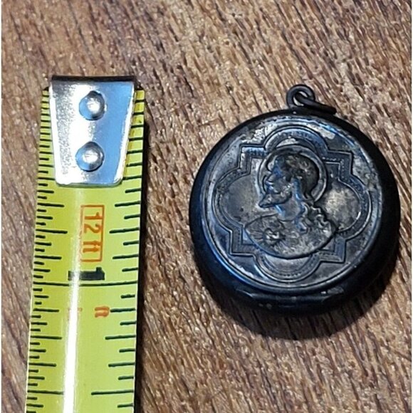 Antique Deep Jesus‎ Reliquary Locket - Picture 4 of 4